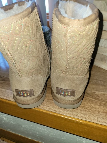 graphic stitch ugg