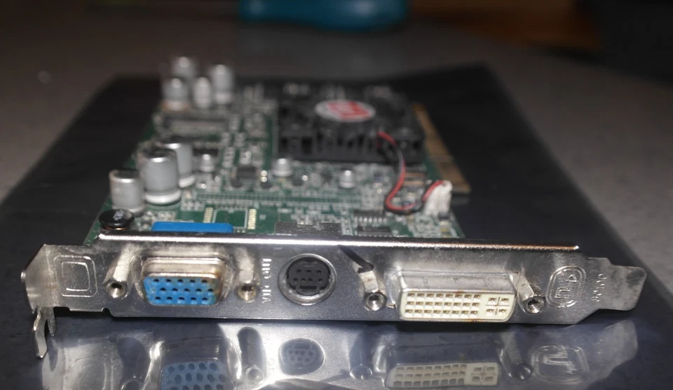 graphics card ATI Radeon 9000 PRO 64MB RV250 VGA DVI S-Video universal AGP - Image 4 of 4