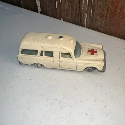 Vintage 1967 Matchbox King Size K6  Mercedes-Benz Binz Ambulance Lesney England