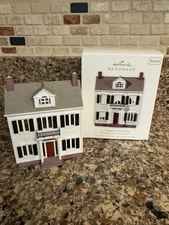 Hallmark Nostalgic Houses and Shops - #27 A COLONIAL CHRISTMAS - 2010 NEW w/BOX