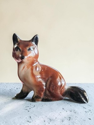 Hagen Renaker Miniature VTG Tiny Fox Figurine Retired Sitting