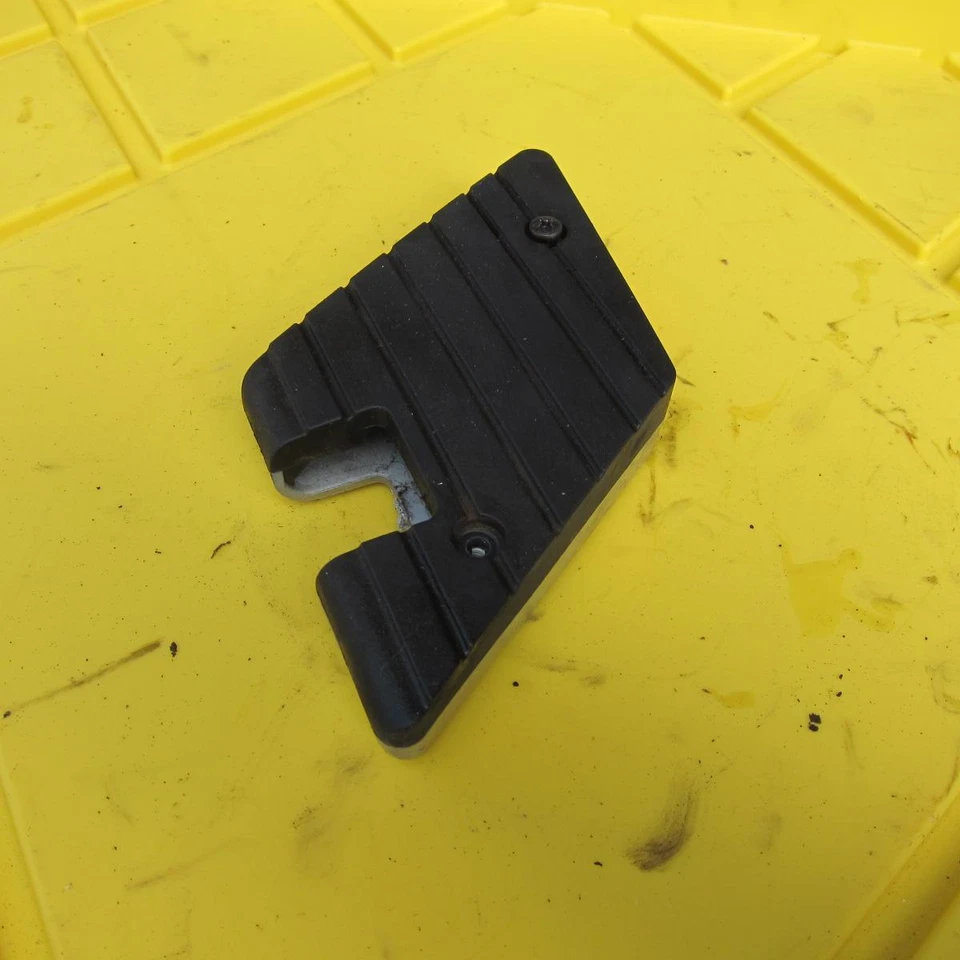 2007 KYMCO PEOPLES 250 OEM RIGHT FRONT FOOT REST PEG STEP - Image 4 of 4