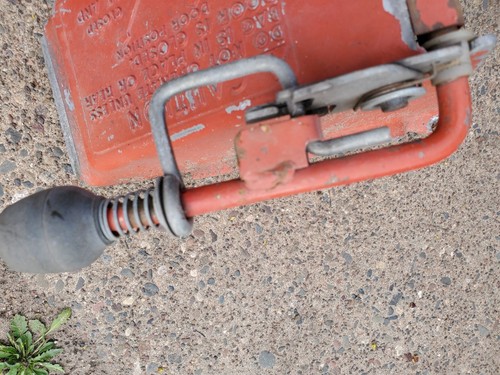 Toro 20700 1982 Mower Discharge Chute 36-1350 & Door Assembly 33-5560 Latch - Picture 3 of 11