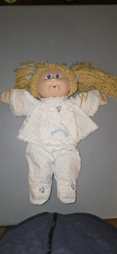 Cabbage Patch Kids Blonde Yarn Hair Girl Doll Blue Eyes Floral Outfit 16 in