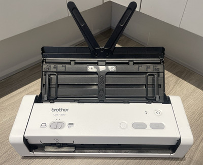 Brother ADS-1200 Tragbarer A4 Desktop Scanner mit Netzteil und USB