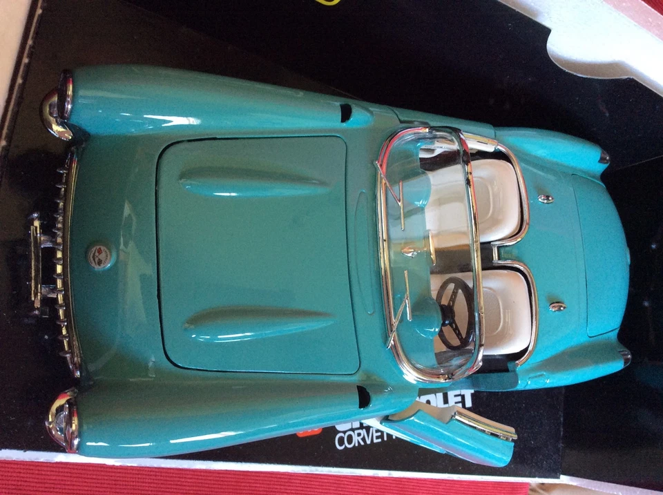 Chevrolet Corvette (1957) Burago 1:18 - Imagen 2 de 4