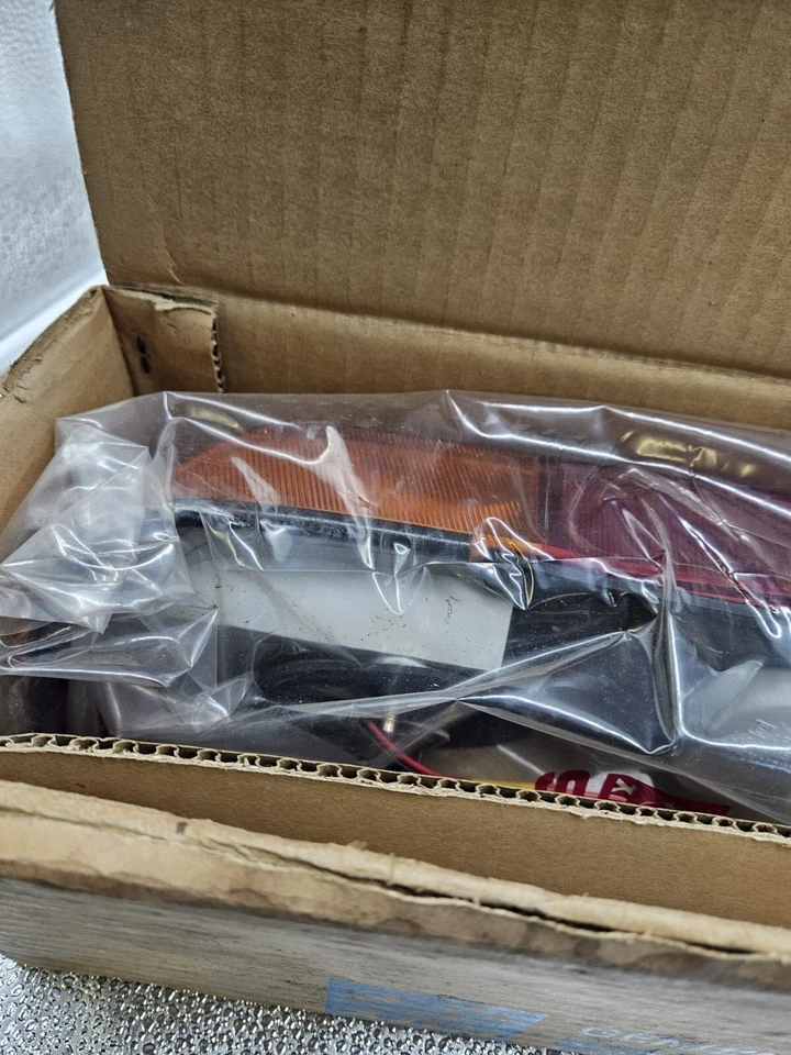 1987 1988 SUBARU GL 2DR DRIVER TAIL LIGHT LENS DRIVER Side OEM - Image 3 of 4