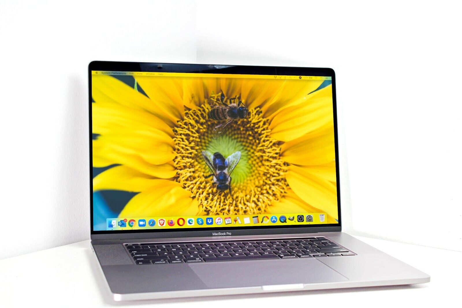 Apple MacBook Pro (16-inch Late 2019) 2.4 GHz i9-9980HK 32GB 2TB SSD Space  Grey