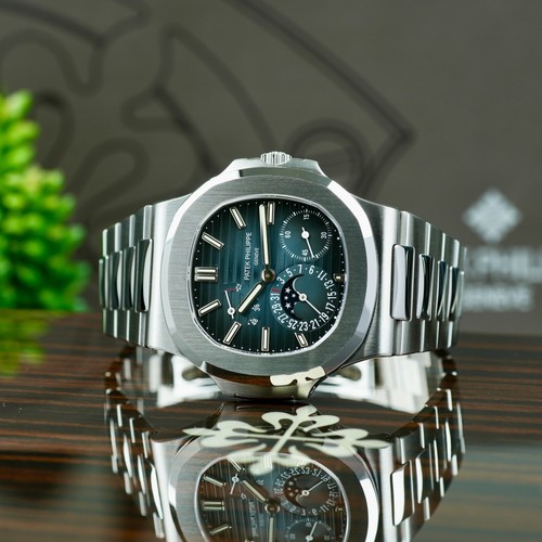 Patek Philippe Nautilus 5712/1A-001 Blue  Moonphase Date Steel 40mm Complete