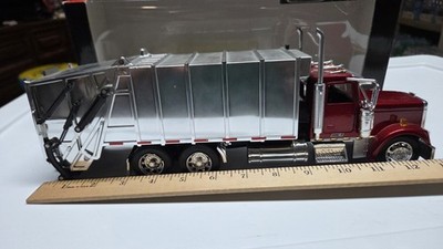 New-Ray Freightliner Classic XL Garbage Truck 1:32 Diecast Plastic LongHauler