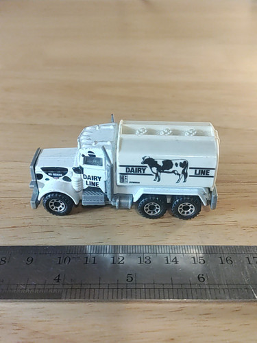 Matchbox Peterbilt Tanker Truck White "Dairy Line" Milk Transporter 1:80 Scale