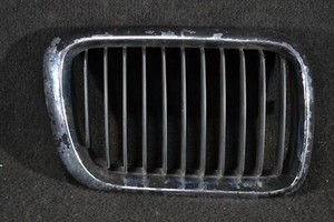 BMW E36 Kühlergrill rechts Blende Grill Frontgrill 8185802 (#R142)