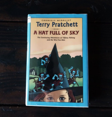 Terry Pratchett - A Hat Full of Sky - First Edition