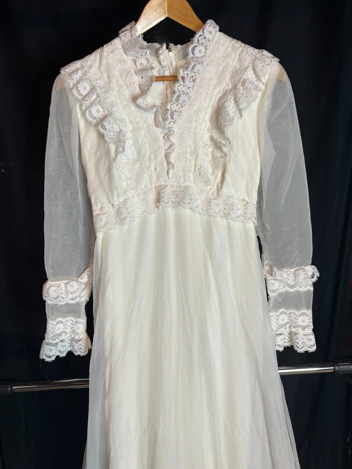 Vestido de novia de encaje manga abullonada bohemio pradera marfil años 60 70 XS S Foto 2 de 4