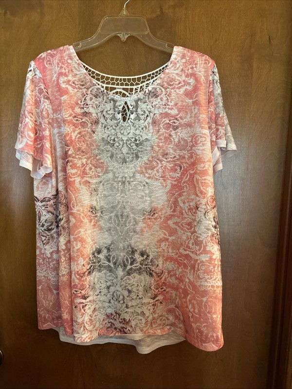Time and Tru Women's Pink Abstract Lightweight Lacey back glittery front  XL