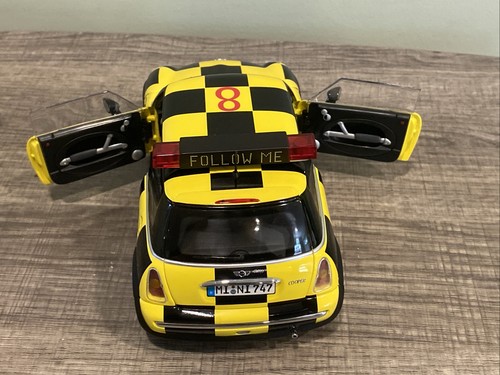 KYOSHO MINI Cooper *FOLLOW ME* #8 Black/Yellow Checker 1/18 RARE 3000pcs - Picture 6 of 16