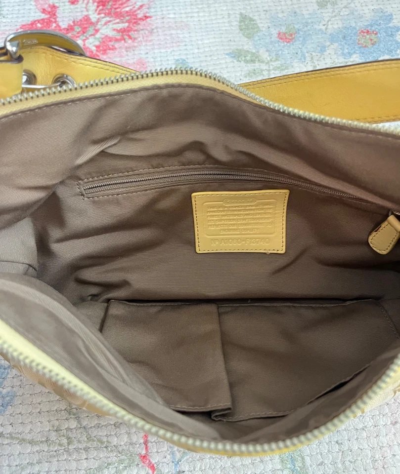 Bolso de hombro Hobo Coach Soho amarillo Y2K Foto 3 de 4