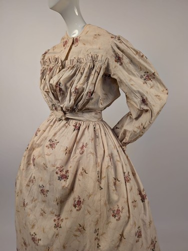 VICTORIAN 1890’S FLORAL PRINT DRESS W RUCH RUFFLES + FULL PUFF SLEEVES - Picture 6 of 10