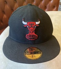 New Era 59 Fifty 7 1/8 Fitted NBA Chicago Bulls Windy City Black Hat Red Logo