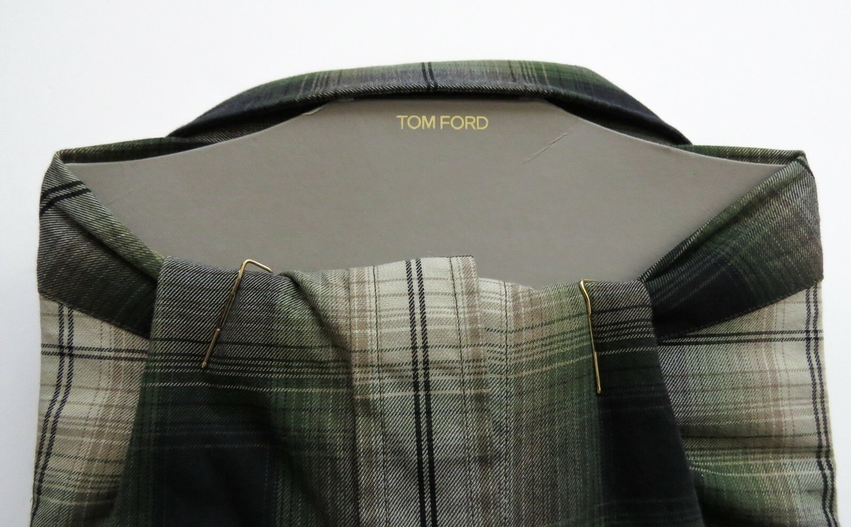 入手困難✨ TOM FORD オリーブグリーン ニットシャツ 46 シルク素材 入手困難✨ TOM FORD オリーブグリーン ニットシャツ 46 シルク