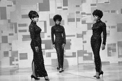 Dianna Ross Mary Wilson on The Ed Sullivan Show 1968 Television Old Photo