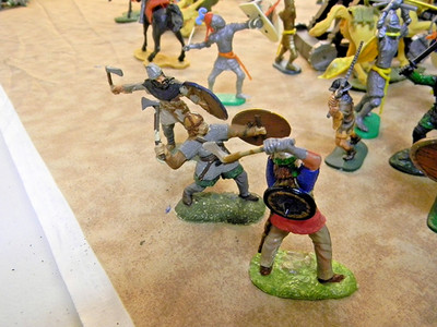 3 Conte Vikings attacking with axes 1/32nd figures  (June.Listing)