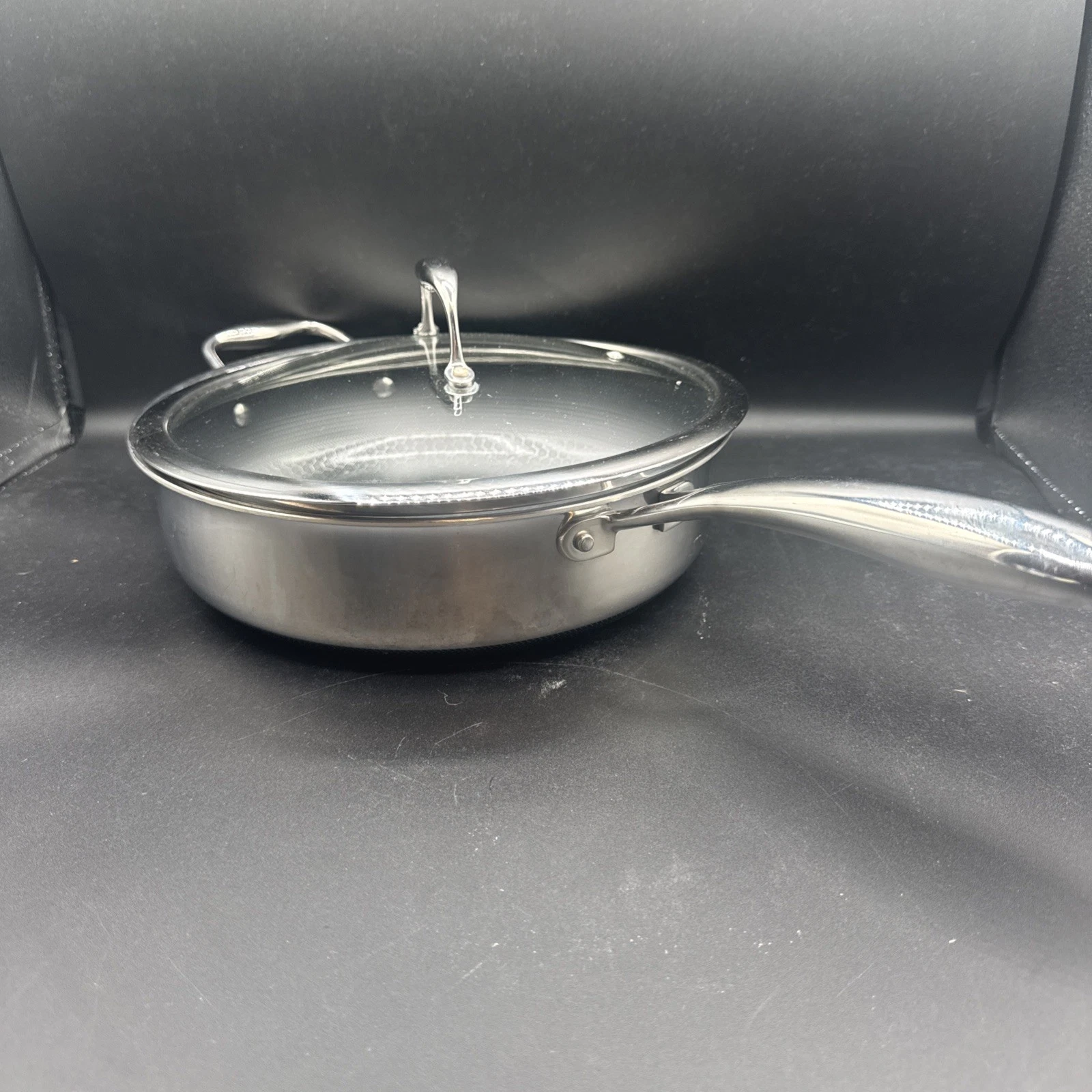 HEXCLAD 11" Hybrid Fry Pan With Stay Cool Handle With Lid Honeycomb Non Stick