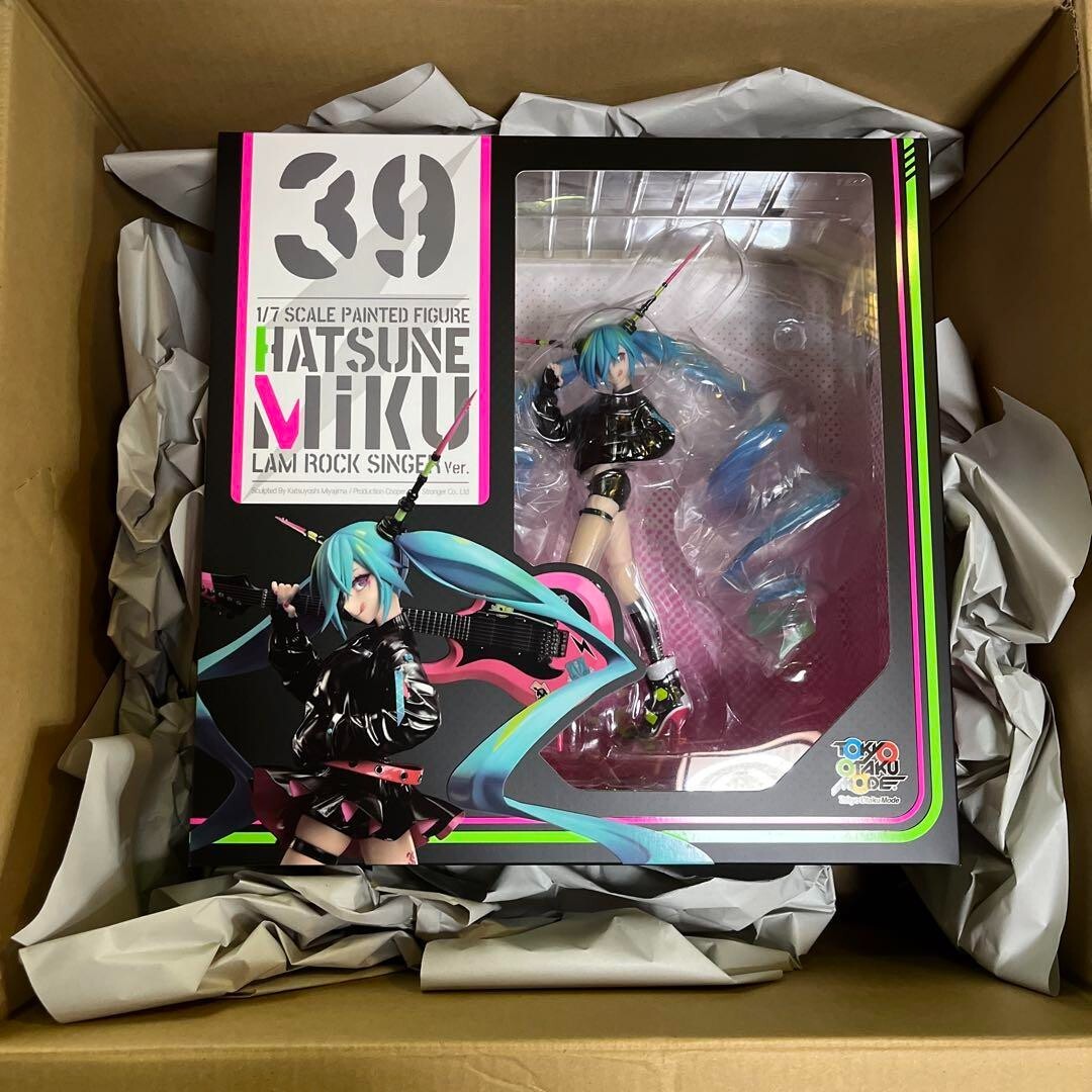 Hatsune Miku LAM Rock Singer Ver. 1/7 Scale Figure Tokyo