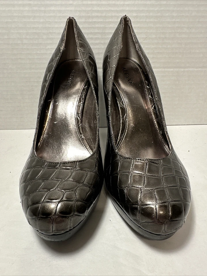 Zapatos de salón Alfani para mujer talla 7,5 bronce imitación piel de serpiente HR-8 Foto 2 de 4