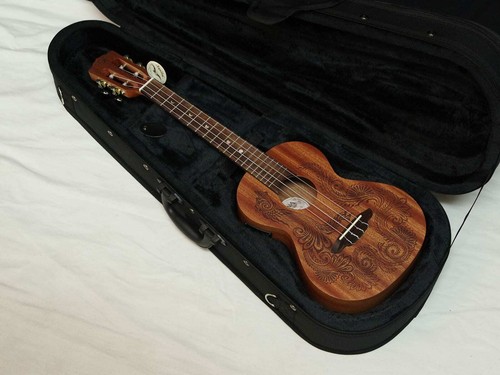 Luna Henna Dragon Mahogany Tenor electric Ukulele - New w/ Lightweight Case - Afbeelding 1 van 7