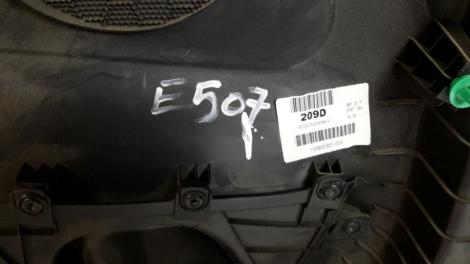 Panel de moldura de puerta interior derecho pasajero Kia Rondo 2014-2016 OEM Foto 4 de 4