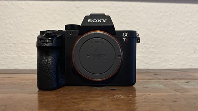 Sony Alpha A7 RII R 2 42,4 MP mit Objektiv 50 mm Objektiv + mehr (Beschreibung)