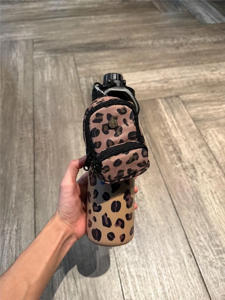 Starbucks Leopard Print vaso aislado con encanto colgante nuevo - Imagen 4 de 4