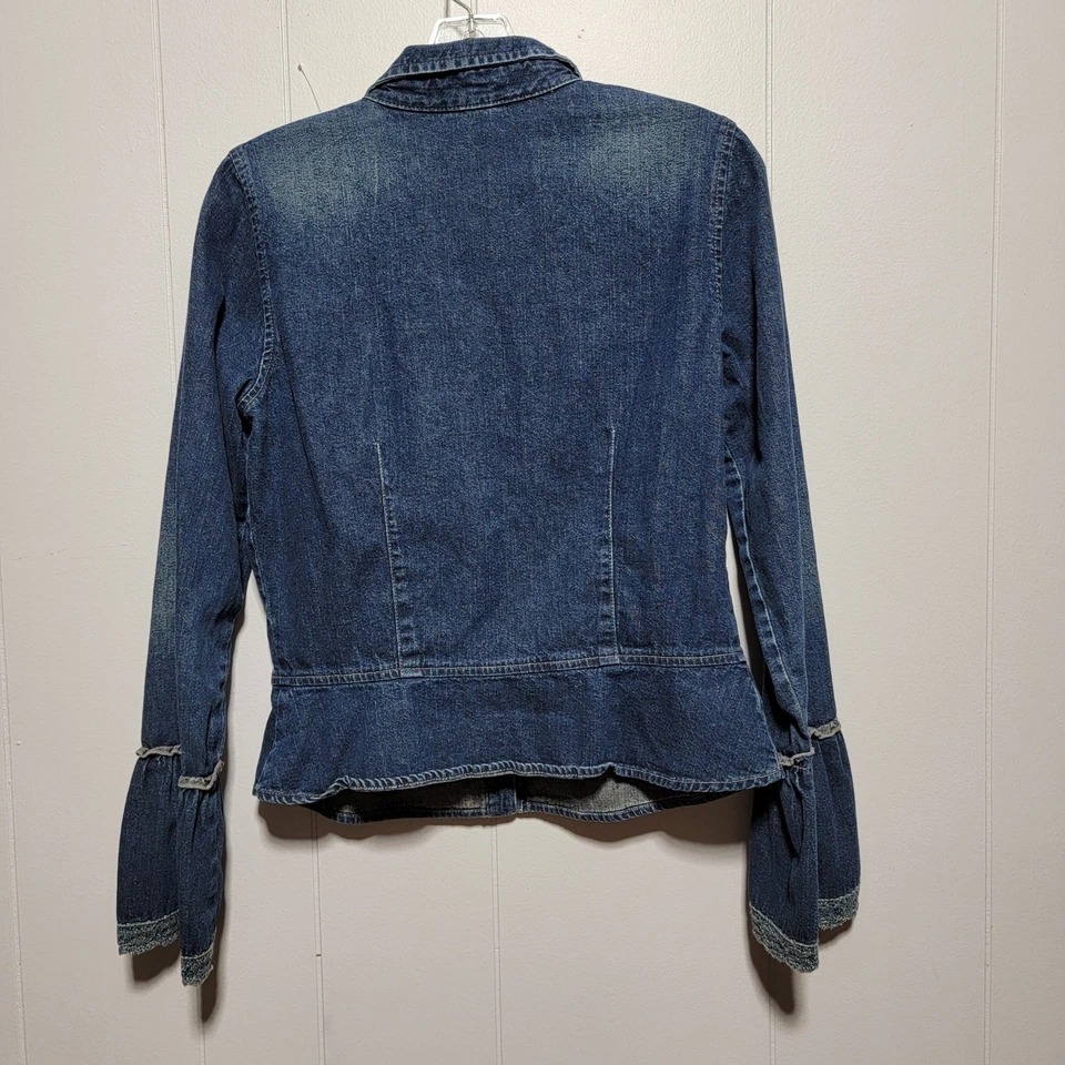 Chaqueta vaquera azul mediana Karen Kane Lifestyle para mujer mangas campana con volantes Foto 2 de 4