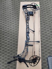 Mathews Lift X 33 Gray with Black Limbs, quiver and bow stand