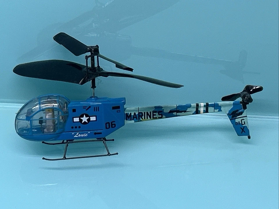 ￼ Air Hogs US Military Marines 2C Helicopter RC Remote Sold As  Parts Or Repairs - Image 4 of 4