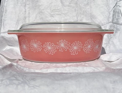 Vintage Pyrex Pink Daisy Oval 2 1/2 QT. # 045 Casserole Dish w Pyrex #945C Lid