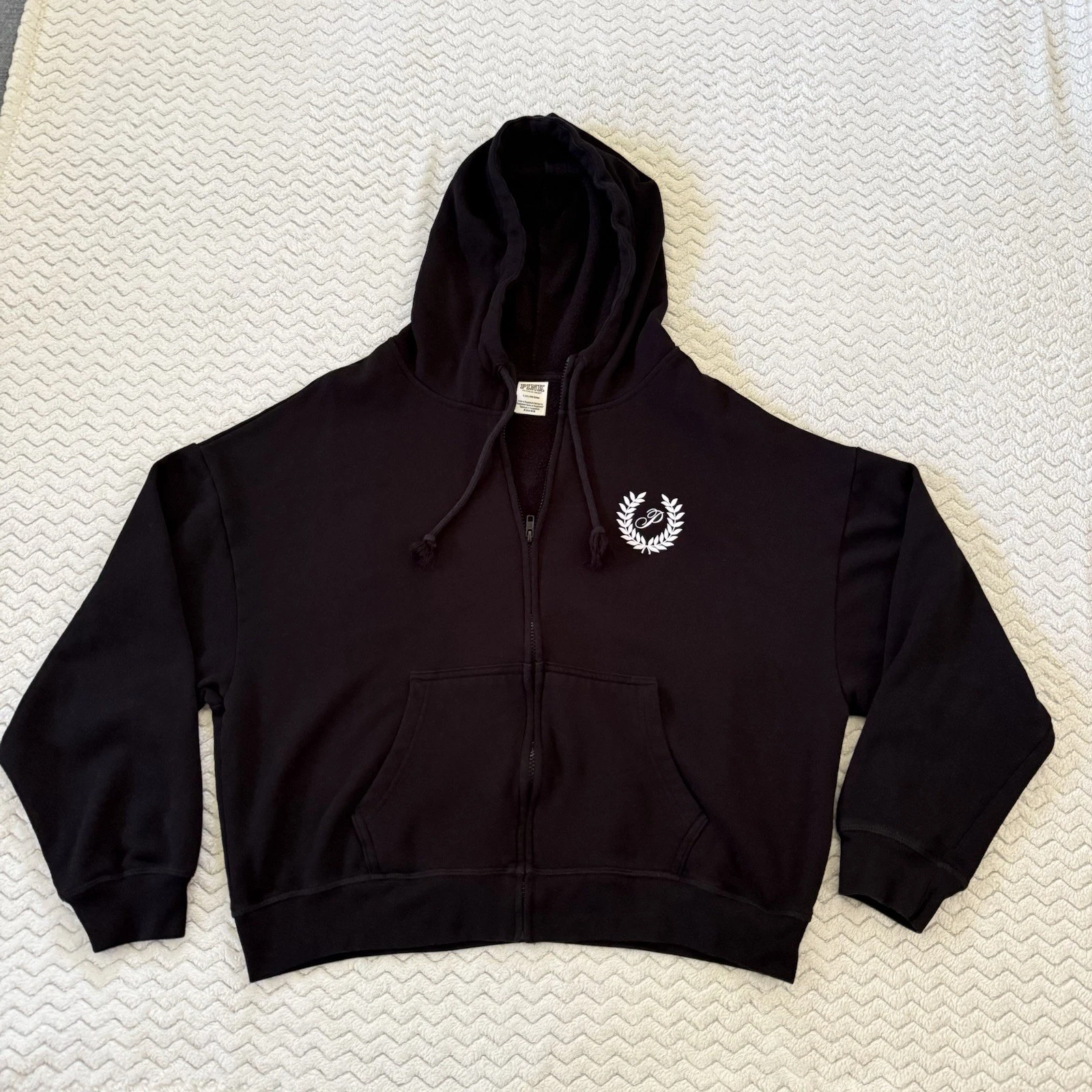 UNDERCOVER Felpa con cappuccio e zip cropped nera Pink Victoria's Secret taglia large logo completo sul retro