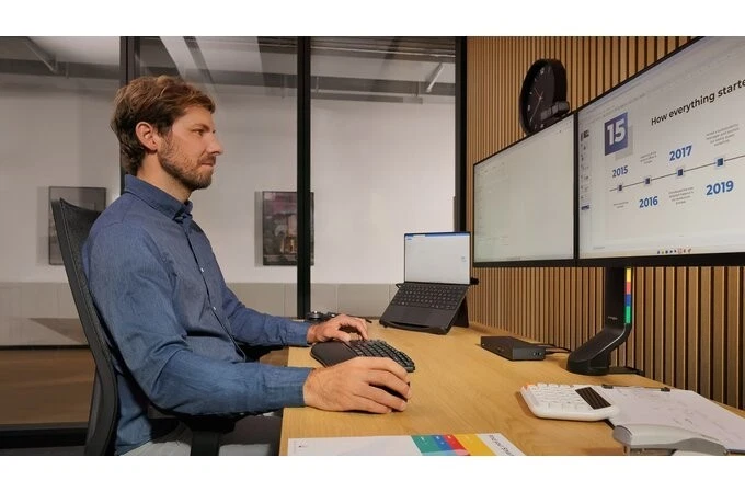 New Kensington SmartFit Space-Saving Dual Monitor Stand K55513WW Sealed Package - Image 4 of 4