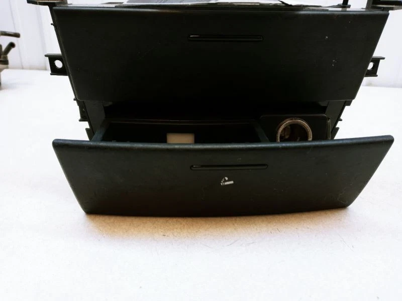 KIA SORENTO 2003-2008 control de clima tablero bisel almacenamiento cubículo OEM 84570-3E000-P Foto 2 de 4