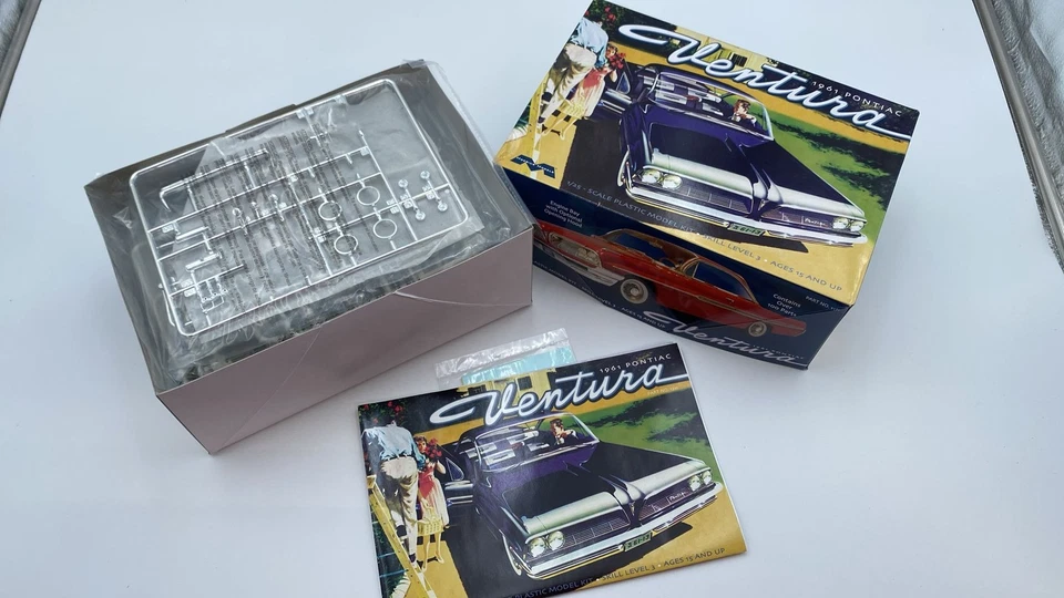 MOE1211 Moebius Models Pontiac Ventura 1961 1/25 kit di montaggio - Immagine 2 di 3