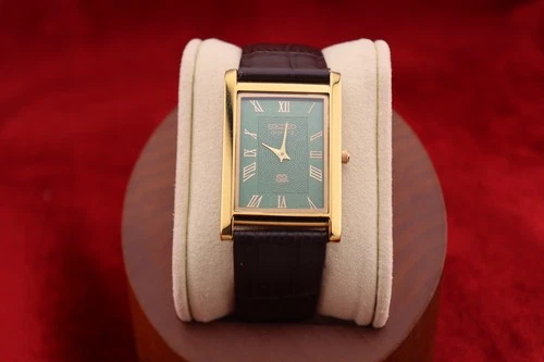 ⌚✨ Vintage Seiko Slim Quartz Gentlemen's Green Dial ,Dark Brown Dress Watch
