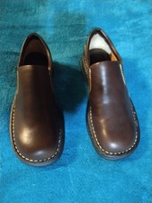 womens born size 8m/w shoes new in box mahogany round toe stable slip on clogs