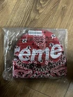 Bonnet rouge bandana suprême 