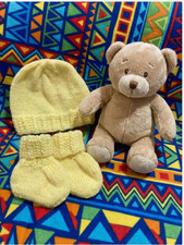 Hand Knitted Baby Hat  Booties Set   Yellow   0  9 Months