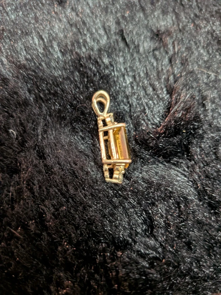 Citrino amarillo con 6 pequeños citrinos ligeros 14KT Foto 3 de 4