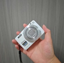 Nikon COOLPIX S7000 16MP 20x Optical Zoom White Digital Camera English WiFi NFC