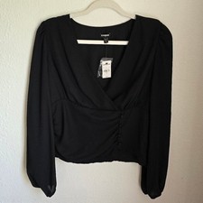 Express Black Size Medium Cropped V-Neck Butt...