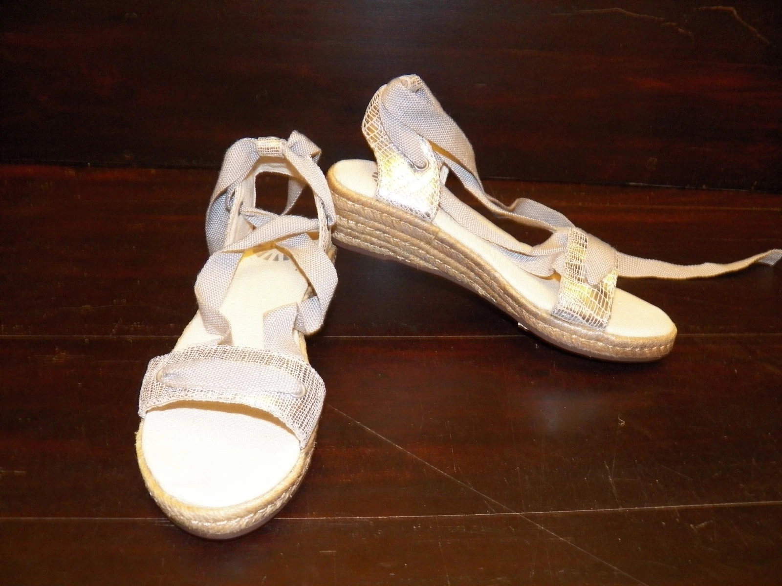 Sandali eleganti nuovi per bambini UGG Annete argento lucido stringati