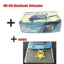Kit Modelo Helicóptero Kitty Hawk KH50005 Escala 1/35 MH-60L Blackhawk Kit y Medalla